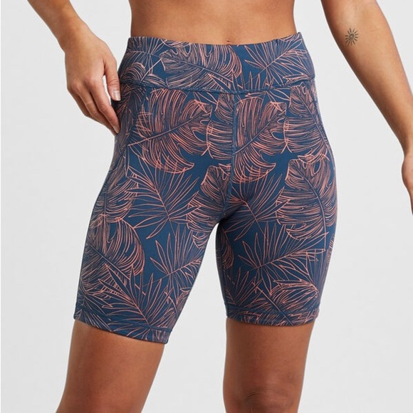 Title Nine Mad Dash Running Shorts 7" Aloha Tropical Floral Print Medium *Flaw - Picture 1 of 11
